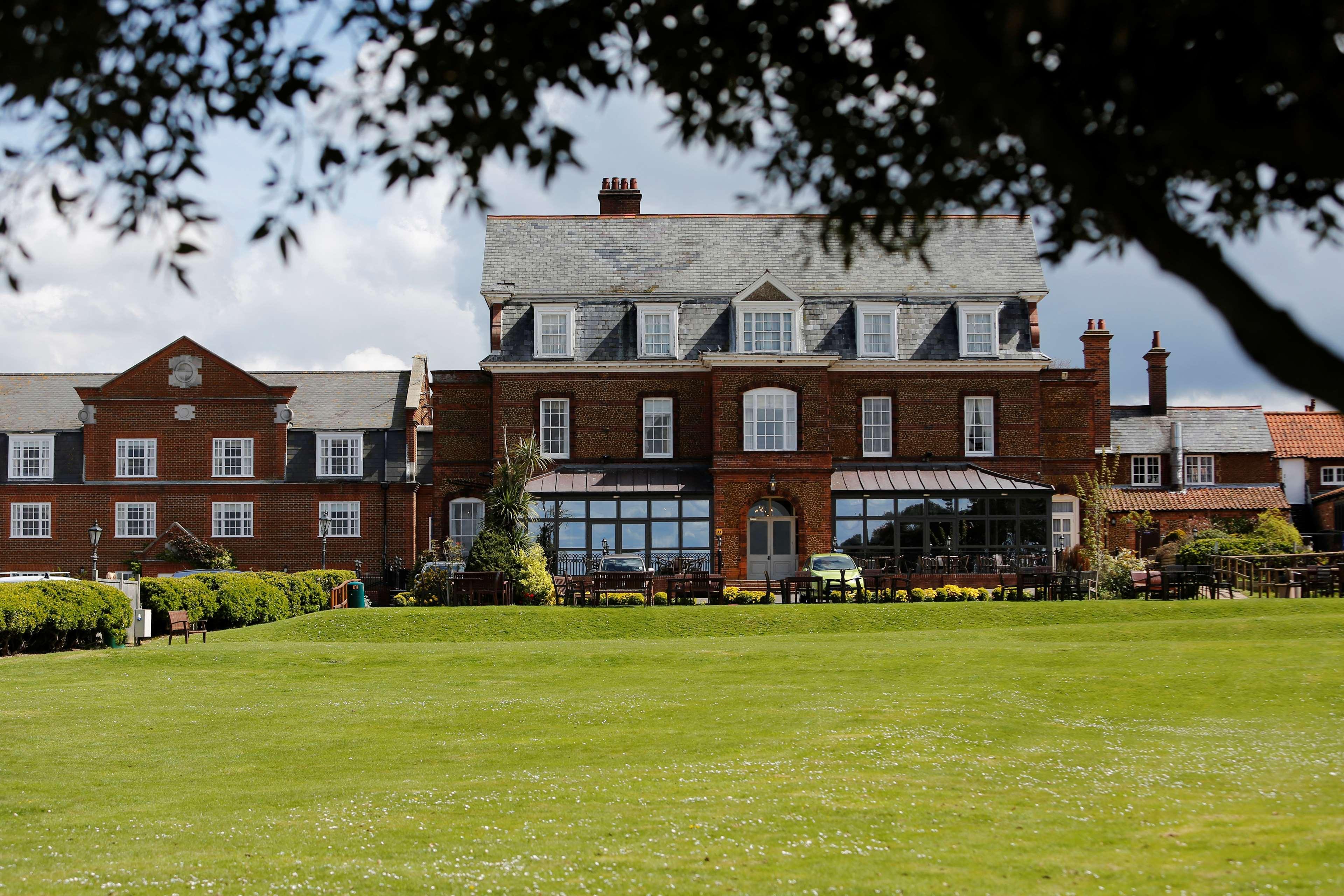 Old Hunstanton Le Strange Arms Hotel Bagian luar foto